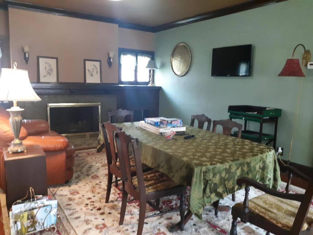 Harriott House, The Gallery Forest Room Terre Haute Ngoại thất bức ảnh